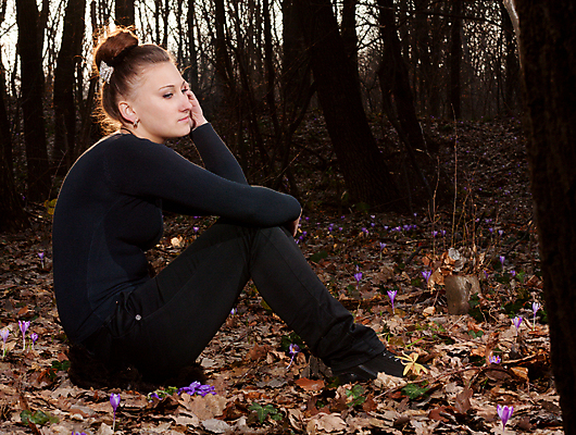 포토 JPG 해외이미지 나무 전통 공원 여자 잎 자연 한명 사람 성인 야외 햇빛 맑음 숲 해외202004 해외포토 식물 1 공공시설 날씨 태양 생태계 파일형식 이미지허브