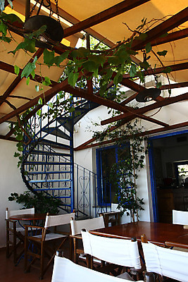 포토 JPG 해외이미지 섬 의자 휴가 사람없음 요식업 식당 지중해 그리스 해외202004 해외포토 유럽 산업 바다 가구 상점 파일형식 이미지허브