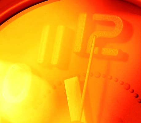 포토 JPG 해외이미지 손 시계 비즈니스 모션 아침 휴식 화살 아이디어 사람없음 사무실 금속 기계 종 시간 잠 클래식 야간 손목시계 오브젝트 복고 공포 아날로그 다이얼 통과 계량기 타이머 경보 마감 분 조언 초시계 충고 카운트다운 타종 해외202004 해외포토 주간 자연요소 컨셉 장신구 재질 신체부위 파일형식 이미지허브