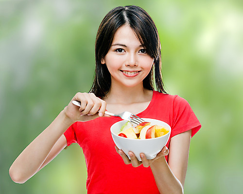 포토 JPG 해외이미지 여자 행복 음식 포크 다이어트 과일 건강 한명 미소 사람 동양인 초록색 주방 식사 중국 샐러드 흰색 잡기 사발 보케 고립 돌봄 블러 채식주의자 그리너리 해외202004 해외포토 1 식기 감정 아시아 컬러 모션 표정 인종 사기그릇 채식 파일형식 트랜드컬러 이미지허브