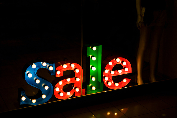 포토 JPG 해외이미지 디자인 산업 컨셉 비즈니스 창문 유리 벽지 거리 아이디어 사람없음 내부 빨간색 초록색 파란색 단어 빛 쇼핑 판매 세일 상점 검은색 어둠 정보 도시 시간 오픈 시장 상품 야간 쇼핑몰 심볼 오브젝트 사인 상업 네온 쇼 소매 마케팅 매각 스타일 해외202004 해외포토 자연요소 문자 컬러 재질 파일형식 이미지허브