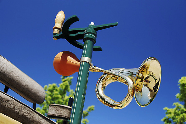 포토 JPG 해외이미지 자동차 뿔 사람없음 금속 운전 황금 묘사 신호 옛날 해외202004 해외포토 육상교통 모션 재질 파일형식 이미지허브