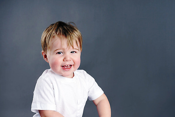 포토 JPG 해외이미지 백인 응시 교육 남자 행복 감정 얼굴 어린이 장난 놀이 건강 사랑 한명 미소 웃음 사람 소년 청춘 금발 기쁨 회색 성장 흰색 표현 아기 원형 달콤 치아 개발 걸음마 해외202004 해외포토 도형 서양인 1 헤어스타일 시선 컬러 컨셉 모션 표정 신체부위 소화기관 맛 파일형식 이미지허브