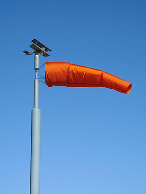 포토 JPG 해외이미지 오렌지 하늘 비행기 사람없음 파란색 장비 기구 공구 업무 큼 방향 측정 속도 봉 해외202004 해외포토 컬러 과일 항공교통 대중교통 도구 작업 크기 파일형식 이미지허브