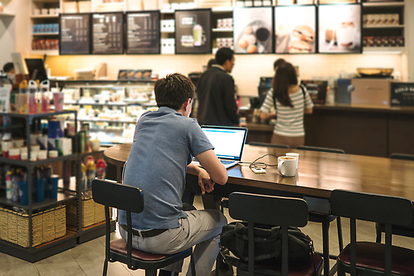 포토 JPG 해외이미지 백인 직업 학생 라이프스타일 교육 행복 커피 백그라운드 인터넷 비즈니스 탁자 사람 앉기 동양인 사람없음 노트북 쇼핑 컴퓨터 사무실 상점 카페 타이핑 업무 작업 무선전화기 스마트 온라인 마케팅 블로거 힙스터 해외202004 해외포토 서양인 패션 감정 음료 가구 컨셉 모션 인종 생활 전자제품 전화기 파일형식 이미지허브