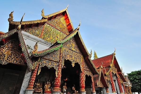 포토 JPG 해외이미지 전통 디자인 아시아 종교 문화 여행 불교 건축양식 태국 하늘 지붕 사람없음 건물 파란색 문 기도 용 사찰 역사 황금 묘사 신성 천연기념물 더블 신앙심 웅장함 해외202004 해외포토 건축물 건축 나라 컬러 종교건축 파일형식 이미지허브