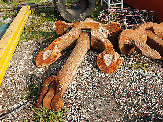 포토 JPG 해외이미지 해외 바다 여행 교통시설 항해 안전 사람없음 옆모습 물 갈색 금속 도움 보트 고리 몸무게 철 싱크대 부식 함선 포트 무거움 닻 네비게이션 옛날 해외202004 해외포토 자연요소 뷰포인트 컬러 교통 컨셉 배_교통 재질 무게 개수대 시설 파일형식 이미지허브