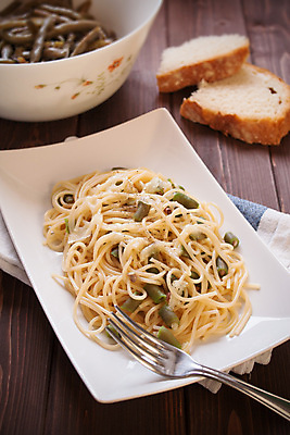 포토 JPG 해외이미지 접시 음식 포크 치즈 파스타 스파게티 요리 사람없음 빛 식당 식사 저녁식사 이탈리아 신선 맛 먹이 준비 점심식사 채식주의자 비건 해외202004 해외포토 식기 유럽 컨셉 유제품 서양음식 상점 채식 파일형식 이미지허브