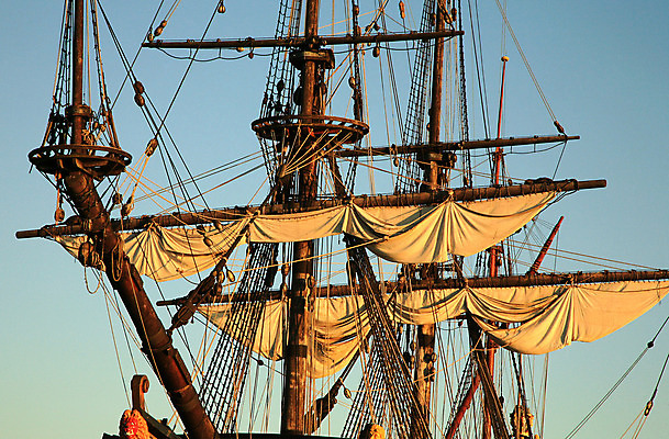 포토 JPG 해외이미지 바다 여행 항해 사람없음 목재 옆모습 항구 일몰 보트 황무지 역사 확대 메인 네덜란드 함선 암초 천연기념물 돛대 복제 옛날 원정 해외202004 해외포토 나무 유럽 뷰포인트 배_교통 재료 교통시설 노을 파일형식 이미지허브