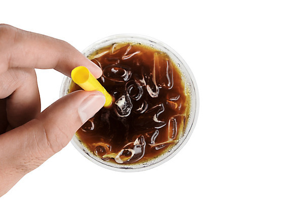 포토 JPG 해외이미지 손 커피 음료 음식 백그라운드 자연 유리 탁자 아침 디저트 건강 사람없음 컵 여름 갈색 노란색 식당 얼음 검은색 카페 추위 흰색 신선 투명 달콤 맛 정상 시원함 플라스틱 설탕 크림 오브젝트 아로마 아메리카노 에스프레소 밀짚 고립 라떼 옛날 카페인 스타일 해외202004 해외포토 주간 자연요소 식기 계절 컬러 가구 컨셉 재질 신체부위 상점 짚 생태계 파일형식 이미지허브