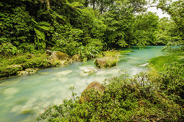포토 JPG 해외이미지 공원 자연 풍경 사람없음 야외 물 파란색 강 컬러풀 침묵 흐름 중앙아메리카 숲 화산 암초 내추럴 강렬 코스타리카 현상 해외202004 해외포토 자연요소 공공시설 컬러 컨셉 산 아메리카 소리 생태계 파일형식 이미지허브