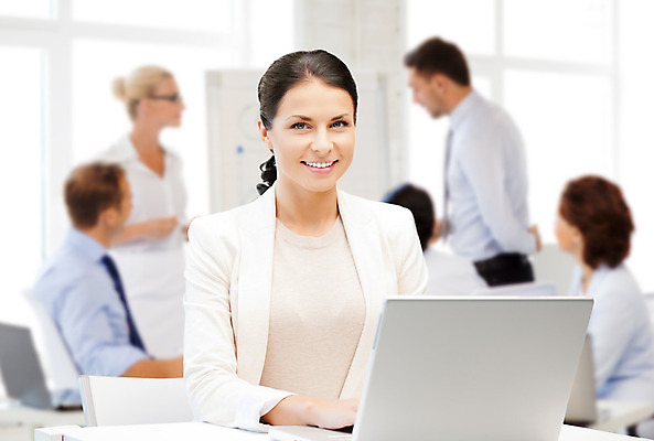 포토 JPG 해외이미지 백인 여자 행복 유럽 인터넷 회사 비즈니스 통신 노동자 새로움 미소 사람 세명 노트북 컴퓨터 사무실 공책 타이핑 기록 작업 비즈니스우먼 자신감 네트워크 발표 그룹 연결 만족 리더 만들기 긍정 비서 소셜 채팅 회원 네트워킹 해외202004 해외포토 서양인 직업 감정 나라 컨셉 모션 문구용품 표정 전자제품 직장인 파일형식 이미지허브