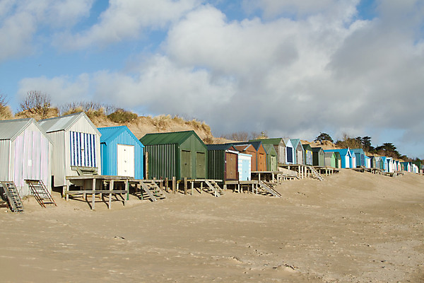 포토 JPG 해외이미지 구름 모래 벽 하늘 지붕 휴가 사람없음 목재 파란색 문 금속 오두막 모래언덕 통조림 단계 해외202004 해외포토 자연요소 나무 컬러 재료 재질 언덕 파일형식 이미지허브