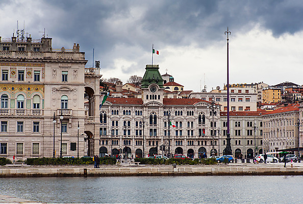 포토 JPG 해외이미지 유럽 여행 건축양식 사람없음 건물 조각상 탑 이탈리아 궁전 도시 클래식 광장 베네치아 북쪽 타운 철책 해외202004 해외포토 건축물 건축 나라 컨셉 고건축 조형물 방향 파일형식 이미지허브