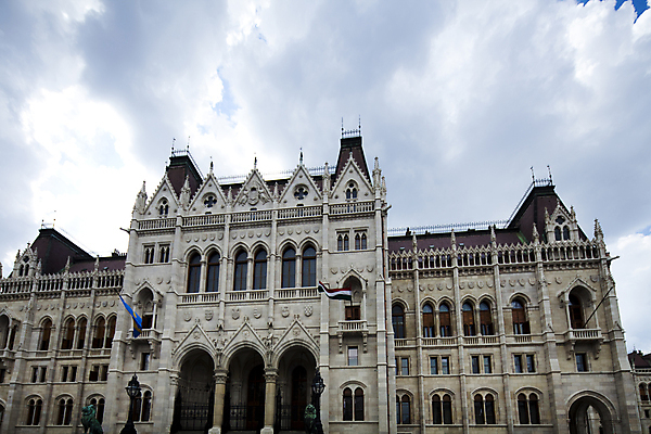 포토 JPG 해외이미지 유럽 여행 건축양식 하늘 주택 사람없음 건물 여름 파란색 강 도시풍경 여행객 탑 일몰 수확 도시 도심 해충 낚시꾼 타운 탐사 동쪽 헝가리 국회 다뉴브강 부다페스트 옛날 전국 정부 해외202004 해외포토 건축물 계절 건축 나라 컬러 농업 사람 풍경 노을 벌레 방향 동유럽 파일형식 이미지허브