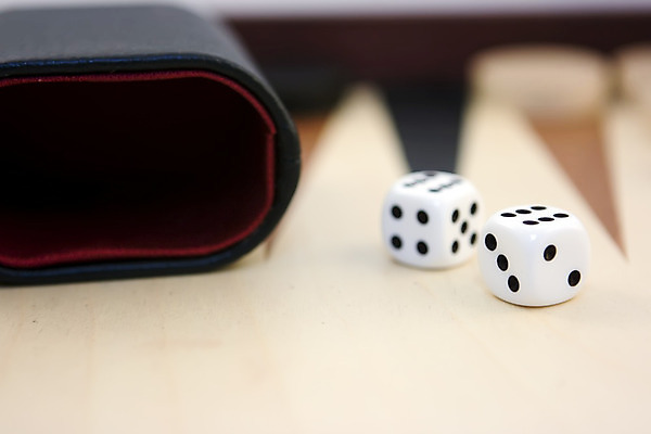 포토 JPG 해외이미지 스포츠 놀이 기술 취미 사람없음 목재 갈색 경쟁 도전 게임 죽음 우승 행운 던지기 도박 널 계획 큐브 기회 추적 되감기 분실 아랍어 적자 해외202004 해외포토 나무 컬러 컨셉 재료 모션 최고 파일형식 이미지허브