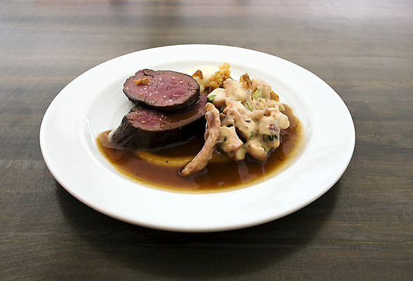 포토 JPG 해외이미지 접시 음식 조각 채소 표시 사슴 콩 건강 육류 스테이크 요리 사람없음 빨간색 초록색 식당 식사 저녁식사 소고기 흰색 신선 혈액 중앙 맛 그릴 바비큐 자르기 굽기 준비 후추 갈비뼈 점심식사 단백질 등심 해외202004 해외포토 식기 컬러 컨셉 식재료 포유류 모션 주방용품 곡류 뼈 서양음식 상점 구이 향신료 영양소 파일형식 이미지허브