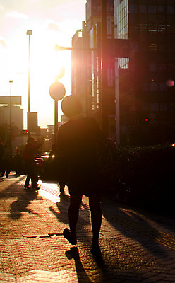 포토 JPG 해외이미지 구름 응시 도로 여행 지도 오렌지 배낭 하늘 휴가 주택 그림자 사랑 풍경 사람없음 파란색 빛 햇빛 여행객 카메라 일본 검은색 끝 도쿄 상품 발사 배낭여행 시력 봉 방문 동쪽 방법 백패커 해외202004 해외포토 자연요소 시선 감정 아시아 길 컬러 가방 과일 교통시설 사람 건물 전자제품 태양 방향 파일형식 이미지허브