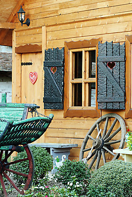 포토 JPG 해외이미지 식물 전통 외관 꽃 백그라운드 건축양식 창문 주택 사람없음 건물 목재 문 마을 수확 시골 바퀴 재산 오두막 묘사 복고 과거 세르비아 옛날 해외202004 해외포토 나무 건축물 건축 컨셉 농업 재료 금융 파일형식 이미지허브