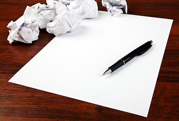 포토 JPG 해외이미지 종이 컨셉 비즈니스 통신 손가락 아이디어 실내 창조 사람없음 가로 컴퓨터 알약 연필 펜 우주 공백 터치 흰색 기록 작업 기다림 계획 손톱 작가 책상 오브젝트 지우개 서식 문서 페이지 되감기 브레인스토밍 해외202004 해외포토 직업 손 컬러 가구 모션 학용품 내부 전자제품 필기구 약 파일형식 이미지허브