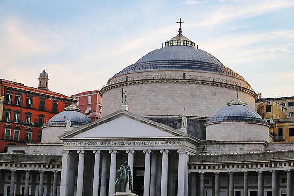 포토 JPG 해외이미지 기독교 종교 사람없음 교회 이탈리아 기둥 사찰 나폴리 바실리카 숭배 해외202004 해외포토 건축 유럽 종교건축 파일형식 이미지허브