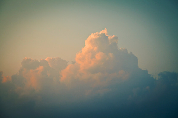 포토 JPG 해외이미지 구름 백그라운드 오렌지 자연 하늘 아침 날씨 사람 풍경 사람없음 야외 가로 여름 파란색 빛 햇빛 태양 노란색 우주 일출 황혼 일몰 새벽 활발 물방울 분위기 솜털 빛망울 연소 웅장함 유일 해외202004 해외포토 주간 자연요소 계절 컬러 컨셉 과일 노을 생태계 파일형식 이미지허브