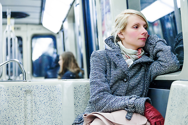 포토 JPG 해외이미지 백인 응시 여행 캐나다 의자 비즈니스 창문 교통시설 노동자 항해 실내 피곤 한명 사람 앉기 내부 초록색 금발 환경 기차 도시 터널 전철 역 야간 저녁 승객 튜브 지하 대도시 몬트리올 일반 통근 해외202004 해외포토 자연요소 서양인 직업 1 헤어스타일 시선 길 육상교통 컬러 가구 교통 컨셉 북아메리카 배_교통 모션 대중교통 시설 출근 파일형식 이미지허브