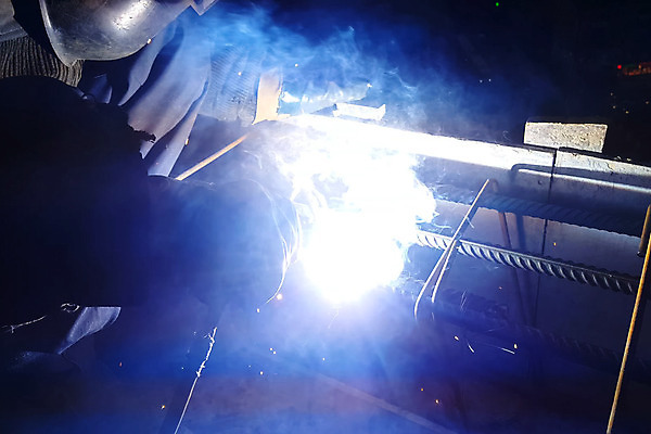 포토 JPG 해외이미지 직업 손 산업 포즈 장갑 공장 불꽃 노동자 골격 직장 안전 사람없음 야외 금속 장비 도구 공구 손전등 잡기 업무 수술 수리 제조 보호 위험 공학 국회 온실 용접 용접공 철강 콘크리트 해외202004 해외포토 잡화 교육 컨셉 회사 공업 의학 모션 재질 불 조명 신체부위 치료 작업 파일형식 이미지허브