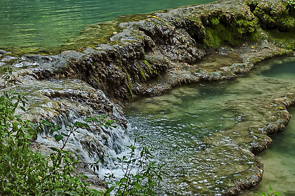 포토 JPG 해외이미지 나무 호수 여행 잎 부분 자연 산 이끼 풍경 사람없음 목재 초록색 물 파란색 강 햇빛 반사 노란색 마을 폭포 안개 바위 물방울 신선 떨어짐 숲 발칸반도 불가리아 사방 해외202004 해외포토 자연요소 식물 컬러 컨셉 재료 날씨 태양 돌_바위 생태계 파일형식 남유럽 이미지허브