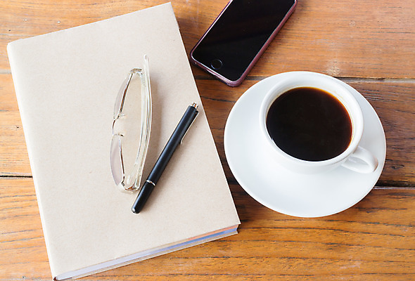 포토 JPG 해외이미지 라이프스타일 안경 커피 컨셉 생각 인터넷 비즈니스 아침 모바일 아이디어 사람없음 목재 경제 스마트폰 사무실 펜 자료 기쁨 기구 업무 작업 작가 읽기 책상 분석 문학 프리랜서 해외202004 해외포토 주간 나무 직업 잡화 감정 음료 가구 재료 모션 생활 핸드폰 스마트기기 필기구 파일형식 이미지허브