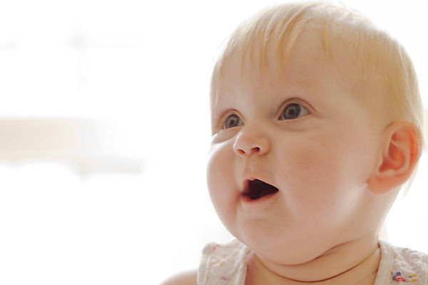 포토 JPG 해외이미지 모델 딸 행복 얼굴 어린이 자연 놀이 미래 새로움 건강 한명 웃음 사람 파란색 흰색 아기 신생아 오픈 입 달콤 작음 부드러움 세대 돌봄 해외202004 해외포토 1 감정 컬러 컨셉 가족 모션 표정 신체부위 감각 맛 크기 생태계 파일형식 이미지허브