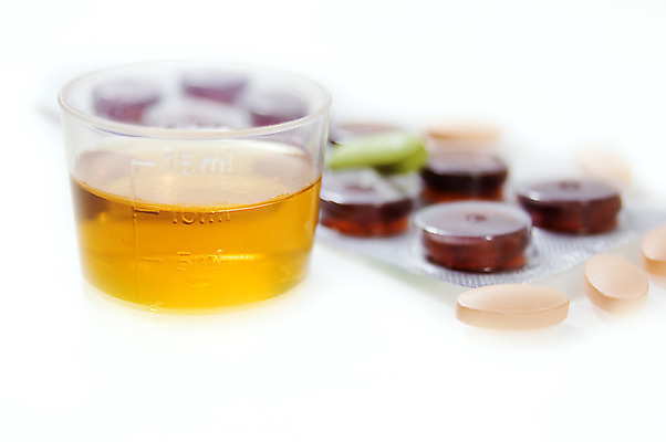 포토 JPG 해외이미지 건강 사람없음 알약 약 노란색 쌓기 고통 흰색 붓기 바이러스 약초 질병 약국 처방 쏟아짐 중독 조제 화학물질 항생제 해외202004 해외포토 감정 컬러 의학 모션 풀_식물 화학 만들기 파일형식 이미지허브