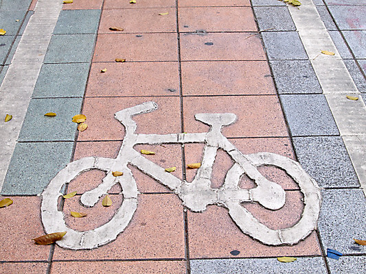 포토 JPG 해외이미지 도로 길 여행 거리 설명 사람없음 자전거 페인트 줄무늬 운전 보행로 지시 아스팔트 심볼 흔적 사인 신호 방법 해외202004 해외포토 무늬 교통시설 모션 바이크 파일형식 이미지허브