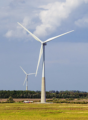 포토 JPG 해외이미지 산업 밭 자연 하늘 바람 풍경 사람없음 세로 초록색 경제 파란색 환경 힘 재활용 장비 풍차 발전기 에너지 흰색 시골 보호 세대 유지 방앗간 생태학 에스토니아 공급 해외202004 해외포토 자연요소 교육 유럽 컬러 컨셉 농업 날씨 발전소 친환경 생태계 파일형식 이미지허브