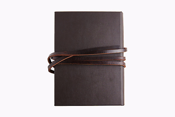 포토 JPG 해외이미지 교육 종이 백그라운드 컨셉 비즈니스 캘리그라피 공 추상 자물쇠 안전 사람없음 책 사무실 펜 갈색 금속 다이어리 공책 자료 장비 자유 수확 덮개 흰색 기록 반지 그룹 클래식 우아함 보호 잡지 가죽 비밀 심볼 오브젝트 싱글 질감 문서 복고 잠금 보안 바인더 고립 옛날 철강 해외202004 해외포토 컬러 무늬 농업 장신구 재질 문구용품 간행물 필기구 사무용품 뚜껑 파일형식 이미지허브