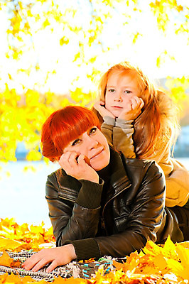 포토 JPG 해외이미지 나무 백인 라이프스타일 공원 여자 딸 행복 어린이 잎 2 장난 가족 자연 엄마 휴식 함께함 사랑 미소 사람 소녀 성인 야외 두명 노란색 환경 기쁨 가을 자녀 아기 숲 결합 거짓말 초보 해외202004 해외포토 서양인 식물 계절 공공시설 감정 컬러 컨셉 관계 표정 생활 생태계 파일형식 이미지허브