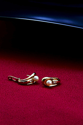 포토 JPG 해외이미지 백그라운드 2 선물 미술 사람없음 장식 빛 노란색 유행 귀걸이 장비 쌍 화려 재산 황금 고급 우아함 보석 오브젝트 다이아몬드 보물 구식 팬던트 해외202004 해외포토 컬러 컨셉 장신구 문화예술 금융 광석 파일형식 이미지허브