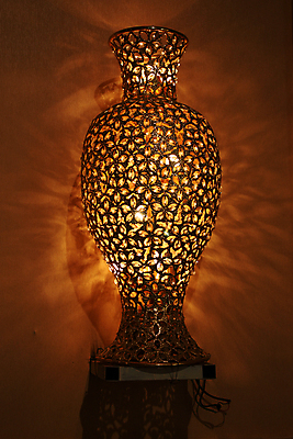 포토 JPG 해외이미지 꽃 꽃무늬 패턴 조명 사람없음 빛 인테리어 꽃병 골동품 램프 오브젝트 솜씨 해외202004 해외포토 식물 디자인 무늬 파일형식 이미지허브