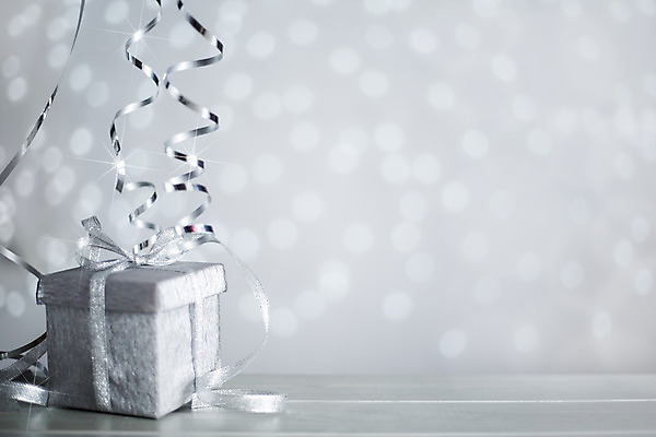 포토 JPG 해외이미지 전통 디자인 계절 행복 리본 종이 백그라운드 크리스마스 겨울 텍스트 휴가 새해 선물 사람없음 장식 빛 상자 축제 흰색 축하 신용카드 은색 12월 심볼 활 보케 카피스페이스 해외202004 해외포토 기념일 감정 컬러 컨셉 금융 공백 날짜 파일형식 이미지허브