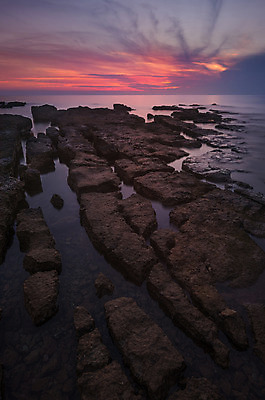 포토 JPG 해외이미지 모양 파도 바다 분홍색 오렌지 자연 하늘 표면 아침 풍경 사람없음 야외 세로 물 여름 파란색 빛 컬러풀 태양 반사 일출 침묵 황혼 일몰 새벽 바위 황금 저녁 상승 장노출 암초 마법 스카이라인 수평선 해외202004 해외포토 주간 자연요소 계절 컬러 컨셉 과일 촬영기법 노을 소리 돌_바위 야간 생태계 파일형식 이미지허브