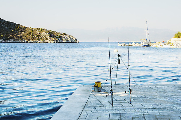 포토 JPG 해외이미지 주간 모래 바다 2 낚시 휴가 휴식 산 항해 어류 서기 앉기 취미 사람없음 야외 컵 물 여름 파란색 태양 맑음 침묵 고요 장비 추위 잡기 보트 막대기 당기기 중앙 지중해 그리스 각도 낚시꾼 봉 포트 삼각대 미끼 잉어 토막 쉬운 자동 수평선 해외202004 해외포토 자연요소 식기 계절 유럽 컬러 컨셉 배_교통 모션 레저 날씨 수중동물 소리 파일형식 이미지허브