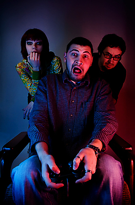 포토 JPG 해외이미지 백인 라이프스타일 여자 남자 감정 안경 놀이 함께함 실내 3 사람 앉기 성인 취미 10대 세로 세명 친구 컴퓨터 텔레비전 우정 게임 청바지 흥분 전자 충격 조이스틱 멀리 온라인 동영상 중독 위로 게이머 관리자 비디오게임 가상 해외202004 해외포토 서양인 잡화 컨셉 바지 관계 모션 청소년 내부 생활 전자제품 게임기 파일형식 이미지허브