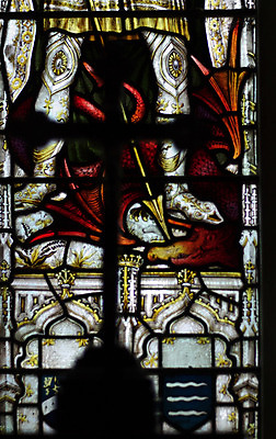 포토 JPG 해외이미지 1 영어 유럽 기독교 종교 십자가 건축양식 창문 유리 잉글랜드 사람없음 내부 빨간색 초록색 컬러풀 교회 검은색 골동품 기도 용 최고 얼룩 영혼 신성 스테인드글라스 살인 빅토리아 신앙심 옛날 해외202004 해외포토 문자 건축 나라 컬러 종교건축 재질 영국 건물 범죄 파일형식 이미지허브