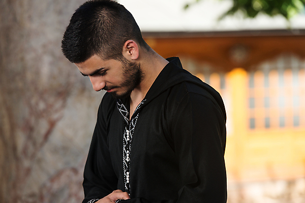 포토 JPG 해외이미지 1 전통 손 응시 옷 남자 감정 종교 문화 청소년 수염 아이디어 한명 사람 야외 믿음 검은색 기도 표현 영혼 이슬람교 명상 호기심 모스크 긍정 신성 아랍에미리트 숭배 신앙심 아랍어 해외202004 해외포토 시선 컬러 컨셉 중동 신체부위 파일형식 이미지허브