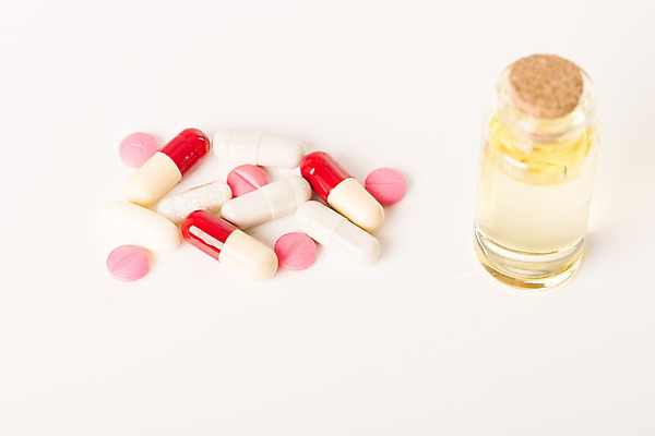 포토 JPG 해외이미지 건강 사람 사람없음 치료 알약 약 머리 고통 추위 열 호흡기관 바이러스 질병 허브 두통 감염 전염 알레르기 기침 반응 증상 해외202004 해외포토 식물 감정 의학 신체부위 장기_의학 파일형식 이미지허브