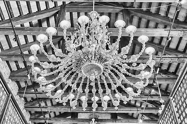 포토 JPG 해외이미지 디자인 유럽 섬 백그라운드 전구 건축양식 유리 미술 사람없음 내부 장식 빛 검은색 이탈리아 수확 골동품 흰색 램프 고급 우아함 크리스탈 복고 샹들리에 베네치아 장인 고립 옛날 핸드메이드 스타일 효과 해외202004 해외포토 건축 나라 컬러 컨셉 농업 재질 문화예술 조명 광석 파일형식 이미지허브