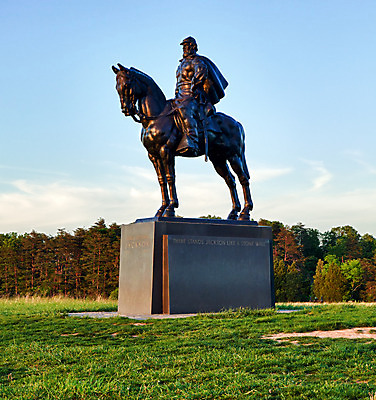 포토 JPG 해외이미지 공원 벽 조각 돌담 사람없음 달리기 조각상 일몰 황소 전쟁 천연기념물 전쟁터 왕자 전국 해외202004 해외포토 공공시설 모션 담장 조형물 노을 돌_바위 소 파일형식 이미지허브