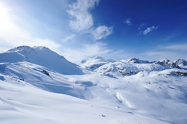 포토 JPG 해외이미지 유럽 여행 겨울 자연 하늘 휴가 스키 산 풍경 경사 사람없음 야외 파란색 태양 얼음 침묵 추위 프랑스 흰색 정상 휴양지 알프스 장면 절정 해외202004 해외포토 자연요소 계절 나라 컬러 겨울스포츠 소리 장소 생태계 파일형식 이미지허브