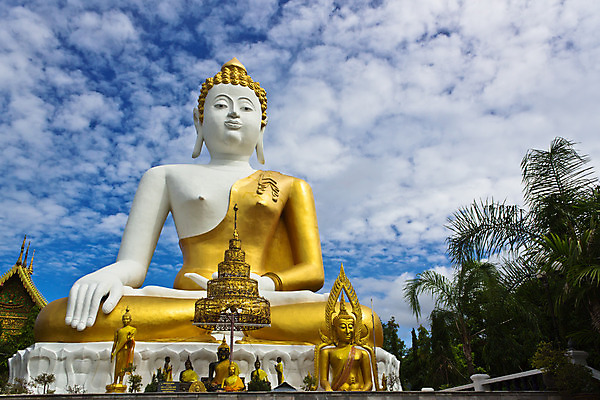 포토 JPG 해외이미지 종교 불교 태국 하늘 미술 앉기 동양인 사람없음 파란색 조각상 명상 신성 숭배 존경 해외202004 해외포토 아시아 컬러 모션 문화예술 인종 조형물 파일형식 이미지허브