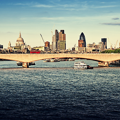 포토 JPG 해외이미지 비즈니스 건축양식 유리 지붕 휴가 버스 파노라마 사람없음 건물 여름 금융 관광지 강 도시풍경 여행객 글로벌비즈니스 고층빌딩 도시 작업장 도심 기중기 런던 스카이라인 랜드마크 해외202004 해외포토 건축물 계절 건축 산업 육상교통 여행 재질 영국 대중교통 촬영기법 사람 풍경 빌딩 경제 글로벌 중장비 파일형식 이미지허브